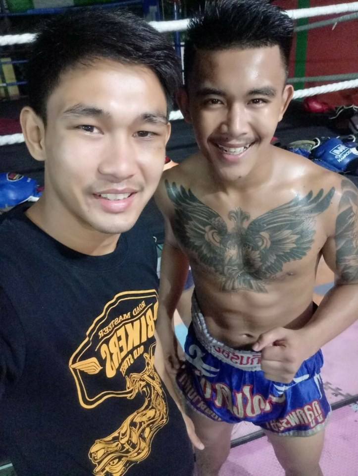 เลียนักมวย