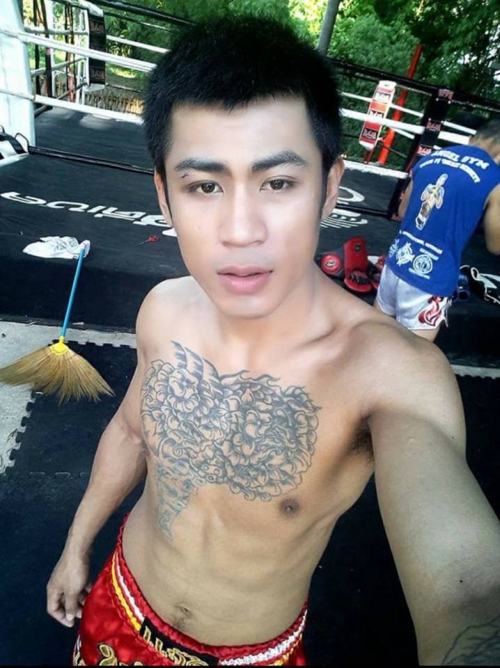 เลียนักมวย