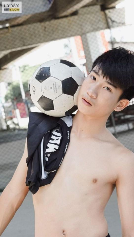 บ่ายแล้วเตะบอลได้
