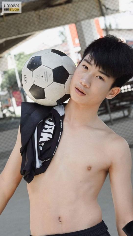 บ่ายแล้วเตะบอลได้