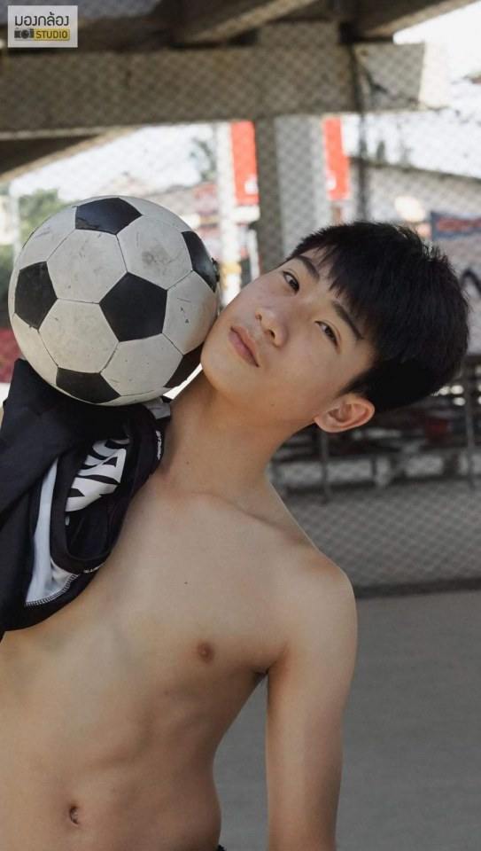 บ่ายแล้วเตะบอลได้
