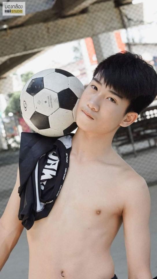 บ่ายแล้วเตะบอลได้