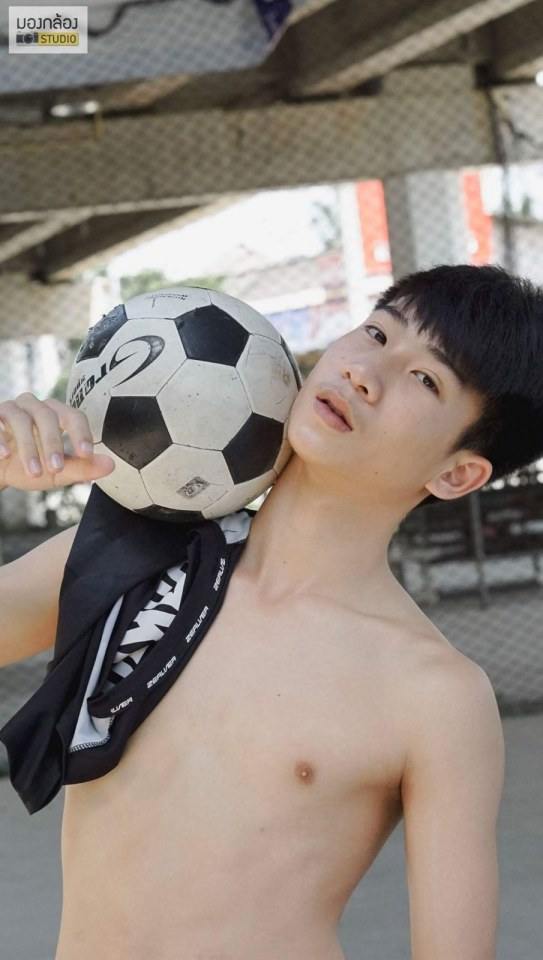 บ่ายแล้วเตะบอลได้