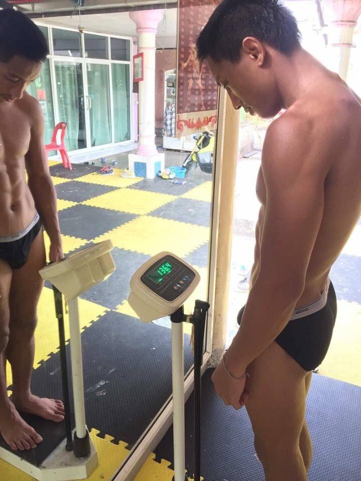 นักมวยชั่งน้ำหนัก
