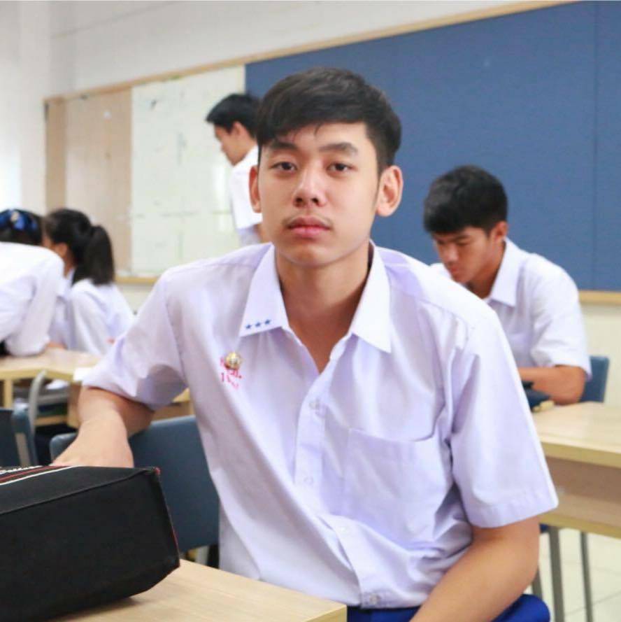 หนุ่มน้อยกางเกงน้ำเงิน 3,000