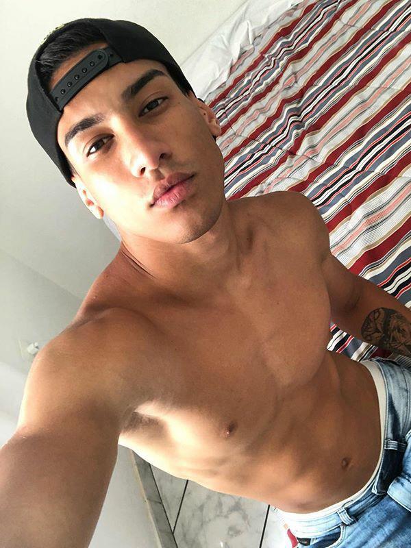 [OMGBoy028][18+] อีกหนึ่งหนุ่มละติน Joao Bisppo ที่คิดอยู่เสมอถึงเรื่องบนเตียงกับเขา แต่มันก็คงเป็นได้เพียงฝันไป มองนม มองหุ่น มองตาผู้ชายคนนี้ สิครับ