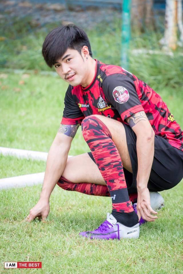 นักบอลพรางทั้งตัว
