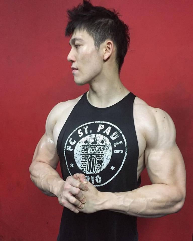 หล่อกล้ามใหญ่