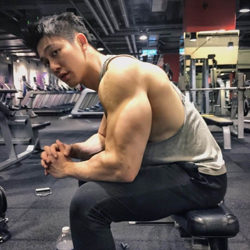 หล่อกล้ามใหญ่