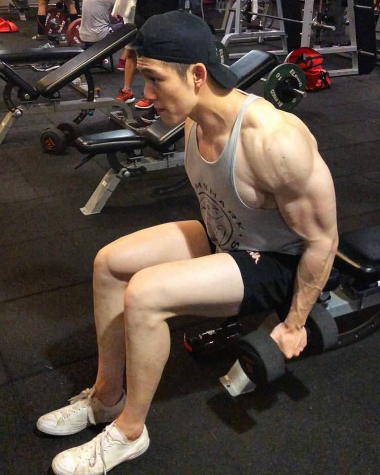 หล่อกล้ามใหญ่