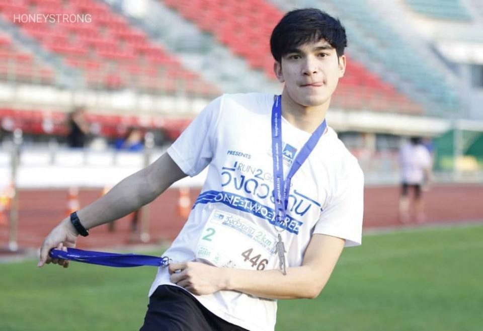 ฮักเจ้า-สตรอง เจริญชัย [ โอ๊ต รักแลนดิ้งWhat The Duck  ]