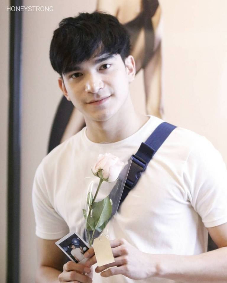 ฮักเจ้า-สตรอง เจริญชัย [ โอ๊ต รักแลนดิ้งWhat The Duck  ]