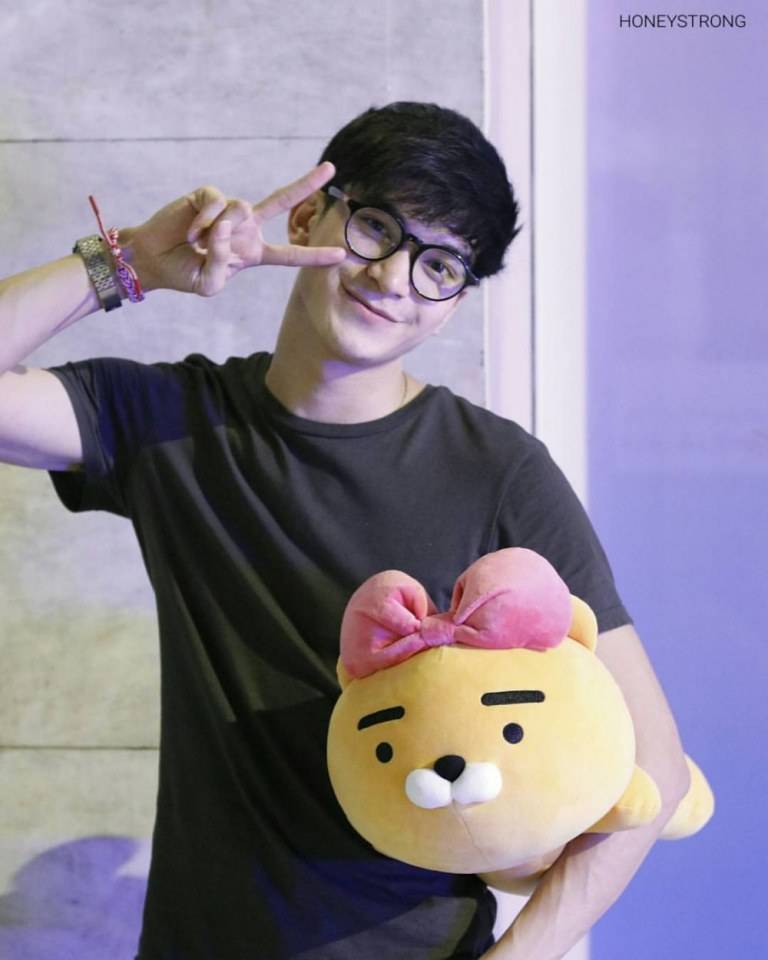 ฮักเจ้า-สตรอง เจริญชัย [ โอ๊ต รักแลนดิ้งWhat The Duck  ]