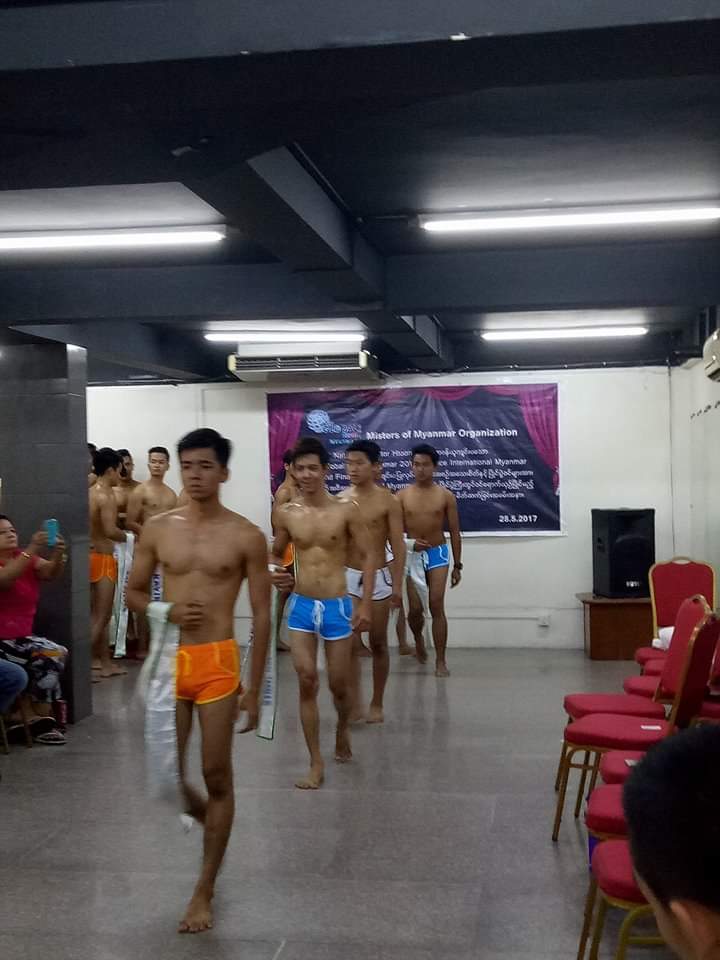 เวทีประกวดหนุ่มหล่อจากพม่าคึกคัก