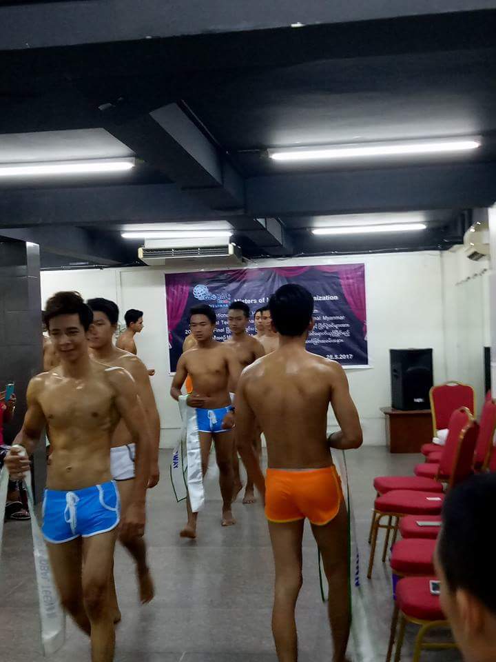 เวทีประกวดหนุ่มหล่อจากพม่าคึกคัก