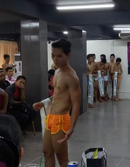 เวทีประกวดหนุ่มหล่อจากพม่าคึกคัก