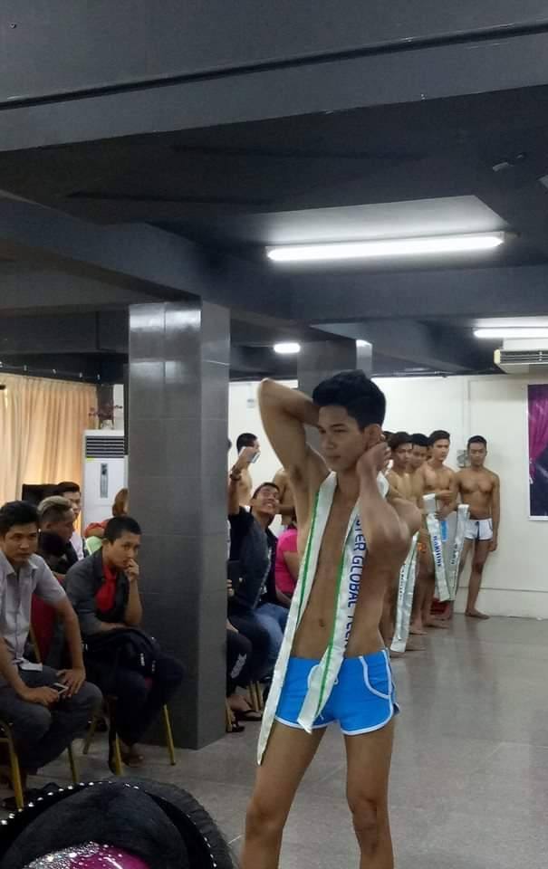 เวทีประกวดหนุ่มหล่อจากพม่าคึกคัก
