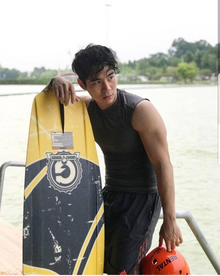 หล่อมาก หนุ่มเอิร์ล คนนี้ พี่ว่าแซ่บมาก