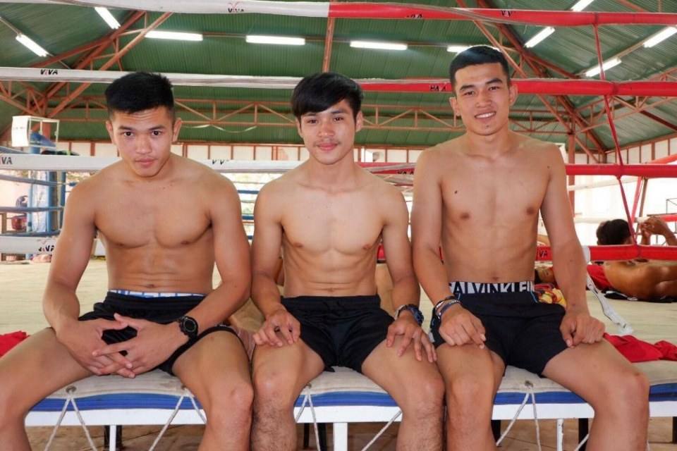 ดีต่อใจ#247หนุ่มๆชอบแหก(ขา)