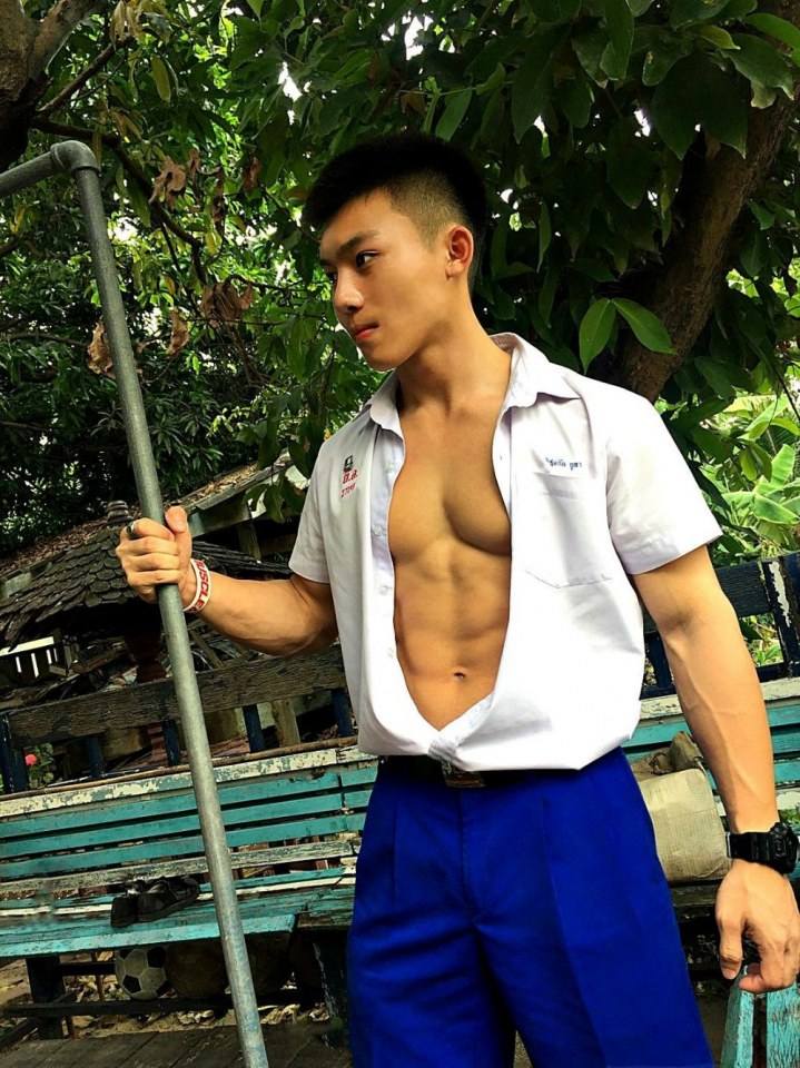 คนไหนบังอาจรูดซิปหรือติดกระดุม  โดนตีแน่ค่ะ 3,066