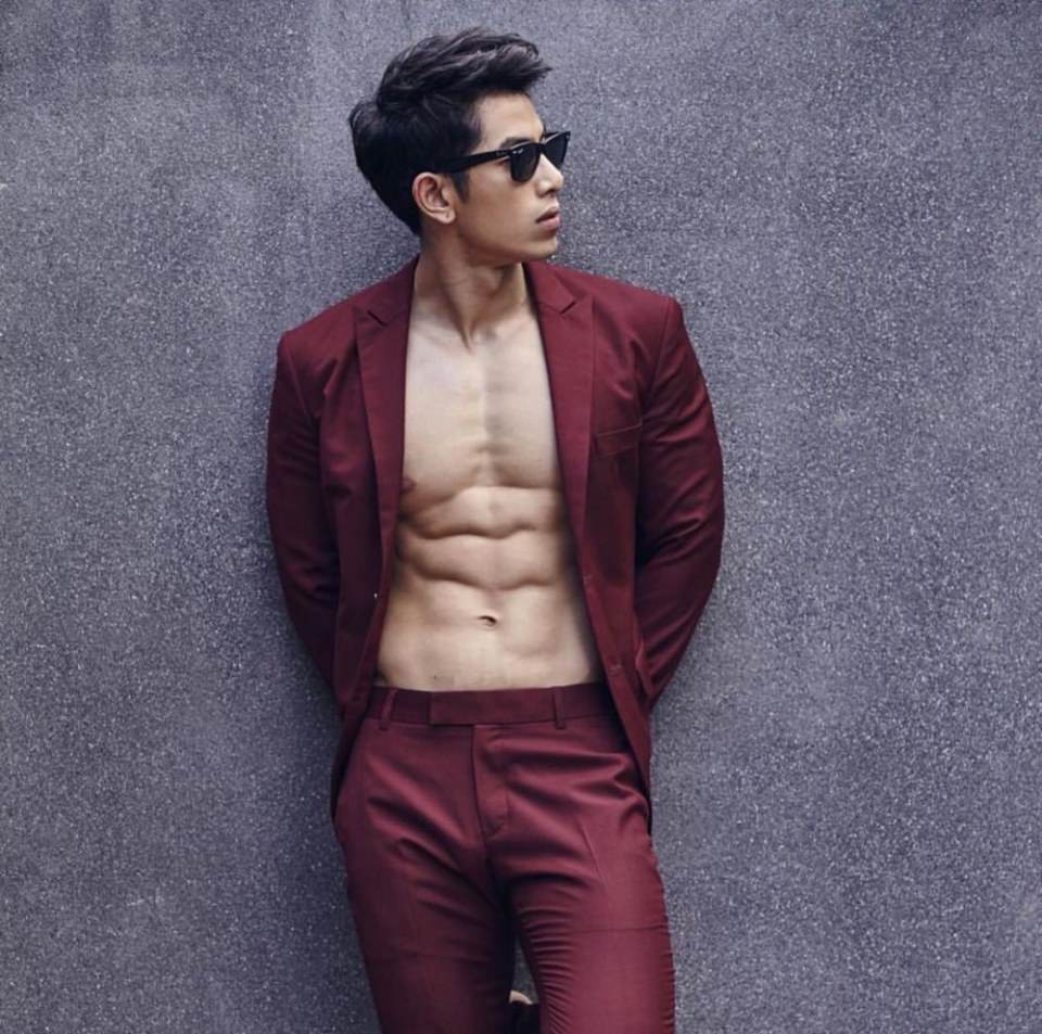 คนไหนบังอาจรูดซิปหรือติดกระดุม  โดนตีแน่ค่ะ 3,066