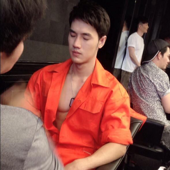 คนไหนบังอาจรูดซิปหรือติดกระดุม  โดนตีแน่ค่ะ 3,066