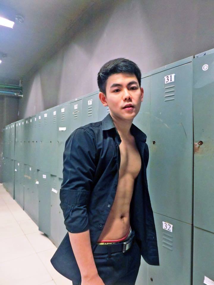 คนไหนบังอาจรูดซิปหรือติดกระดุม  โดนตีแน่ค่ะ 3,066