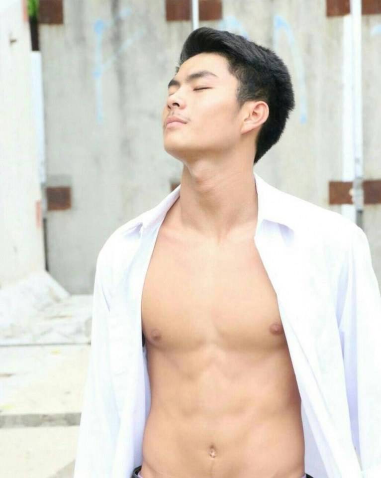 คนไหนบังอาจรูดซิปหรือติดกระดุม  โดนตีแน่ค่ะ 3,066