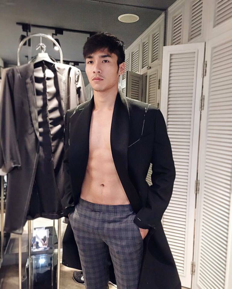 คนไหนบังอาจรูดซิปหรือติดกระดุม  โดนตีแน่ค่ะ 3,066