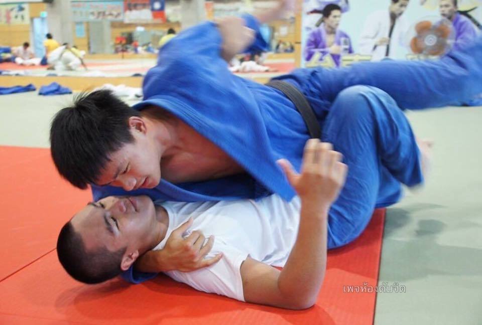 ผู้ชายเขาเล่นกัน  3,071
