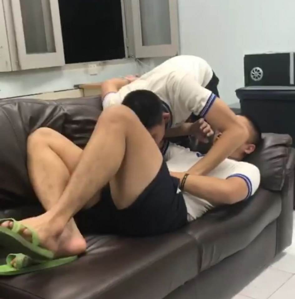 เล่นอะไรกันหนุ่มๆ