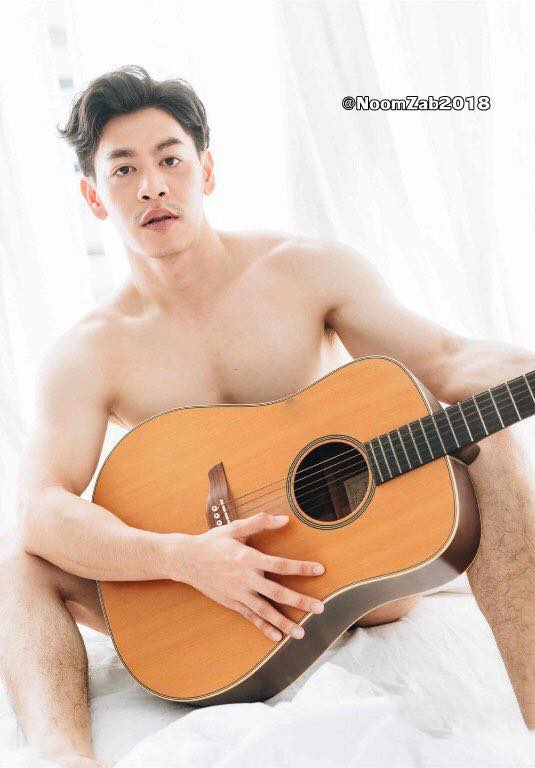 หนุ่มหล่อขึ้นปก 56