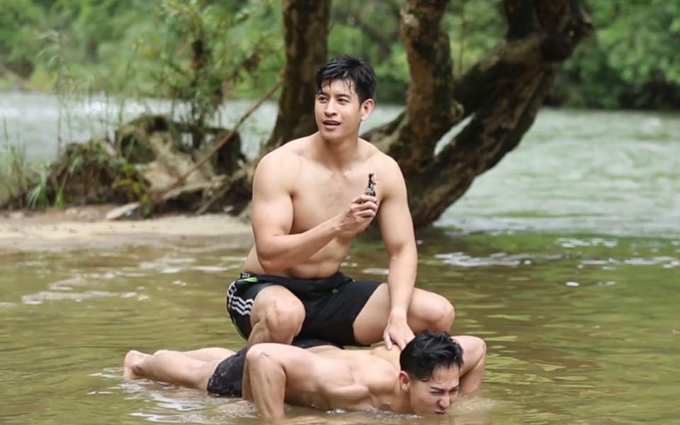 ผู้ชายพายเรือ