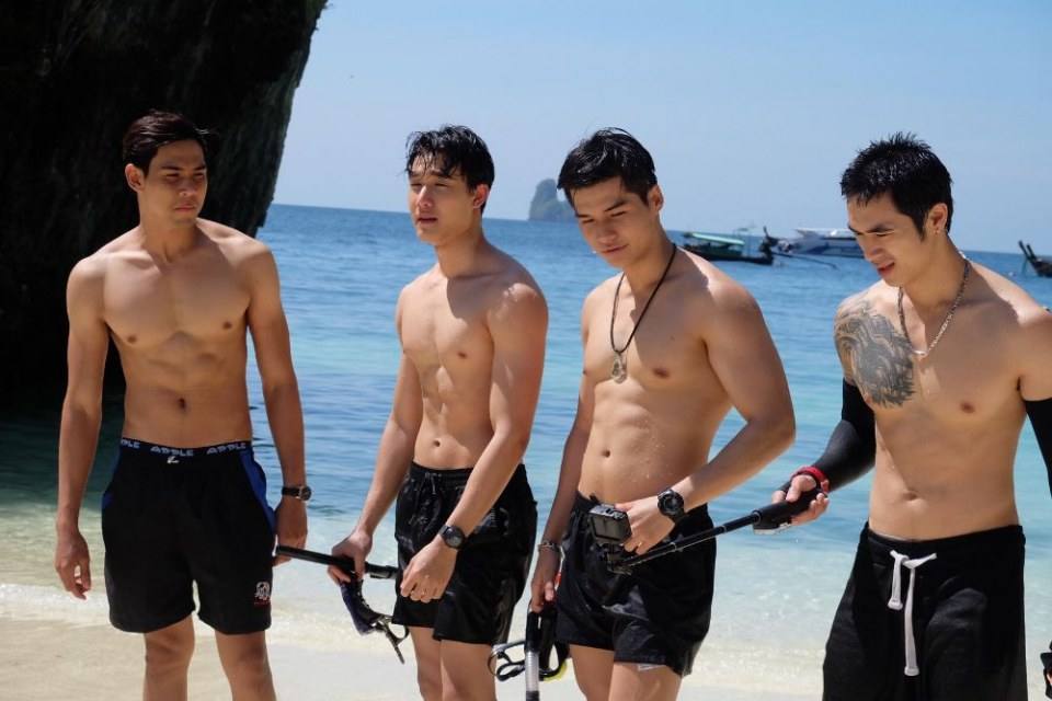 เขามาสี่คน