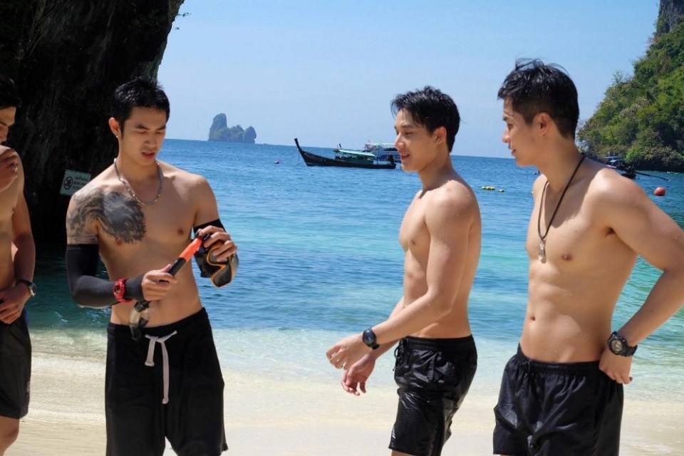 เขามาสี่คน