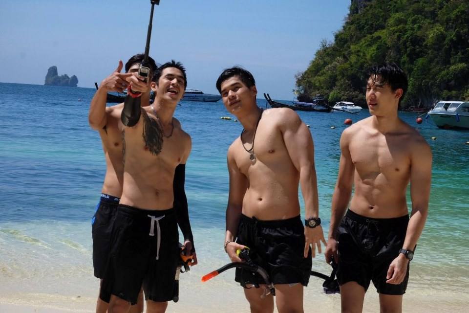 เขามาสี่คน
