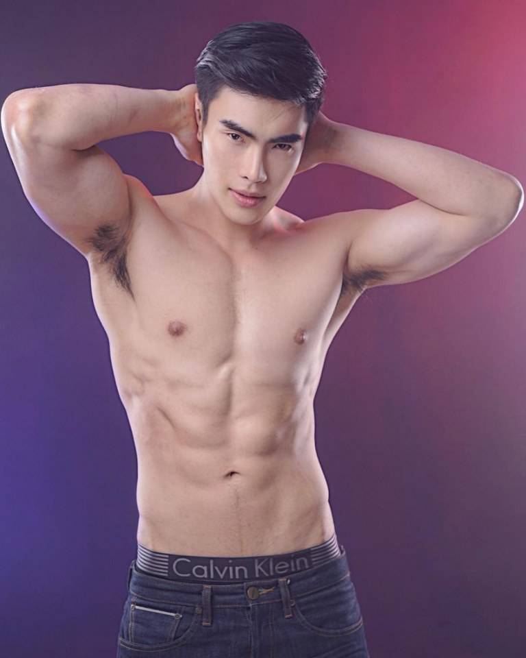 ซันนายแบบขาวรักแร้ดก
