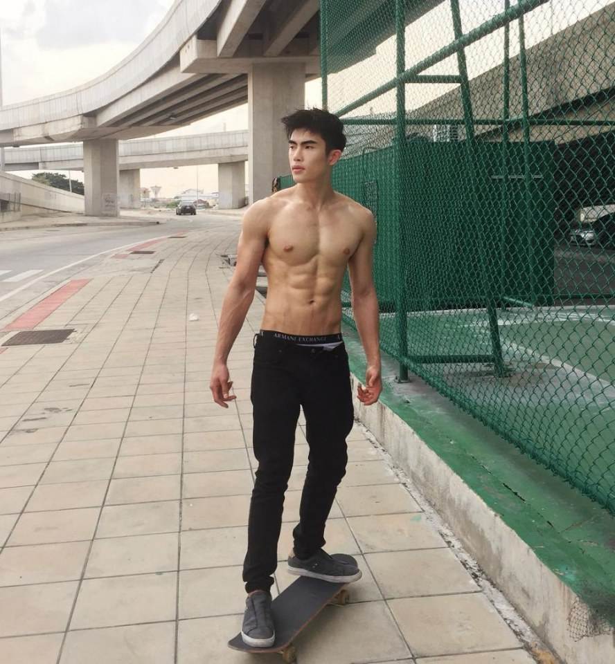 ซันนายแบบขาวรักแร้ดก