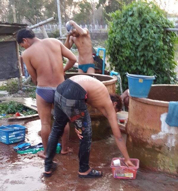 ดีต่อใจ#295(อาบน้ำ..กับหนุ่มๆ)
