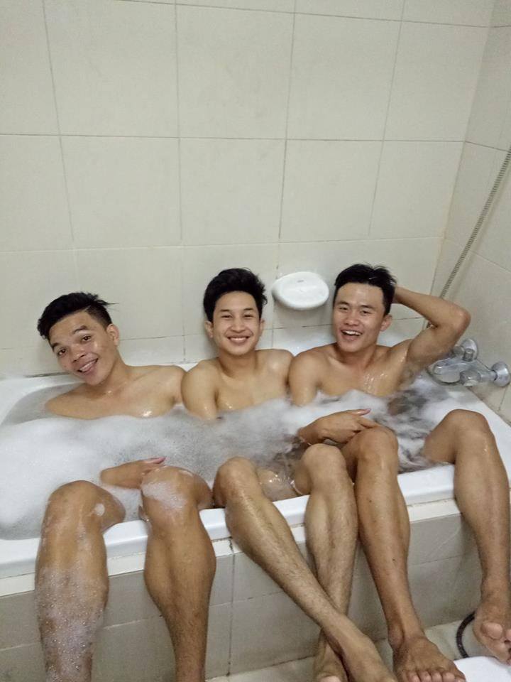 ดีต่อใจ#295(อาบน้ำ..กับหนุ่มๆ)