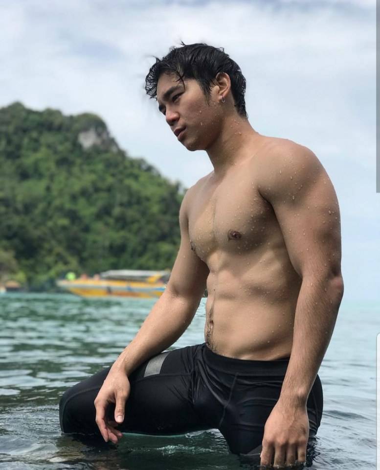 หุ่นแซ่บมาก เอิร์ล พี่หล่ะชอบมากอะ