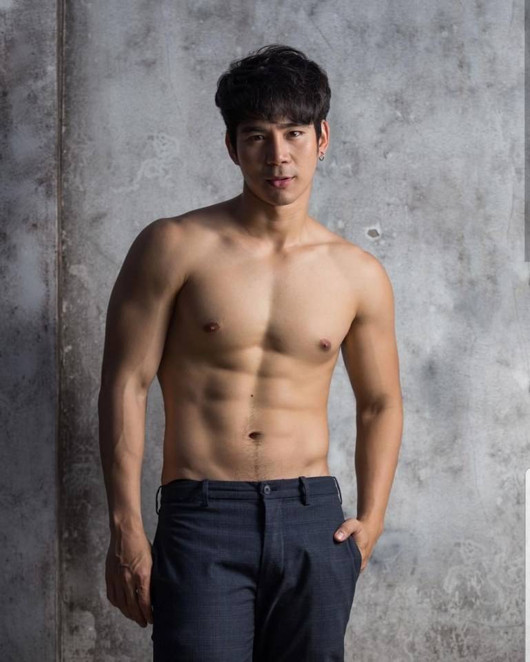 หุ่นแซ่บมาก เอิร์ล พี่หล่ะชอบมากอะ