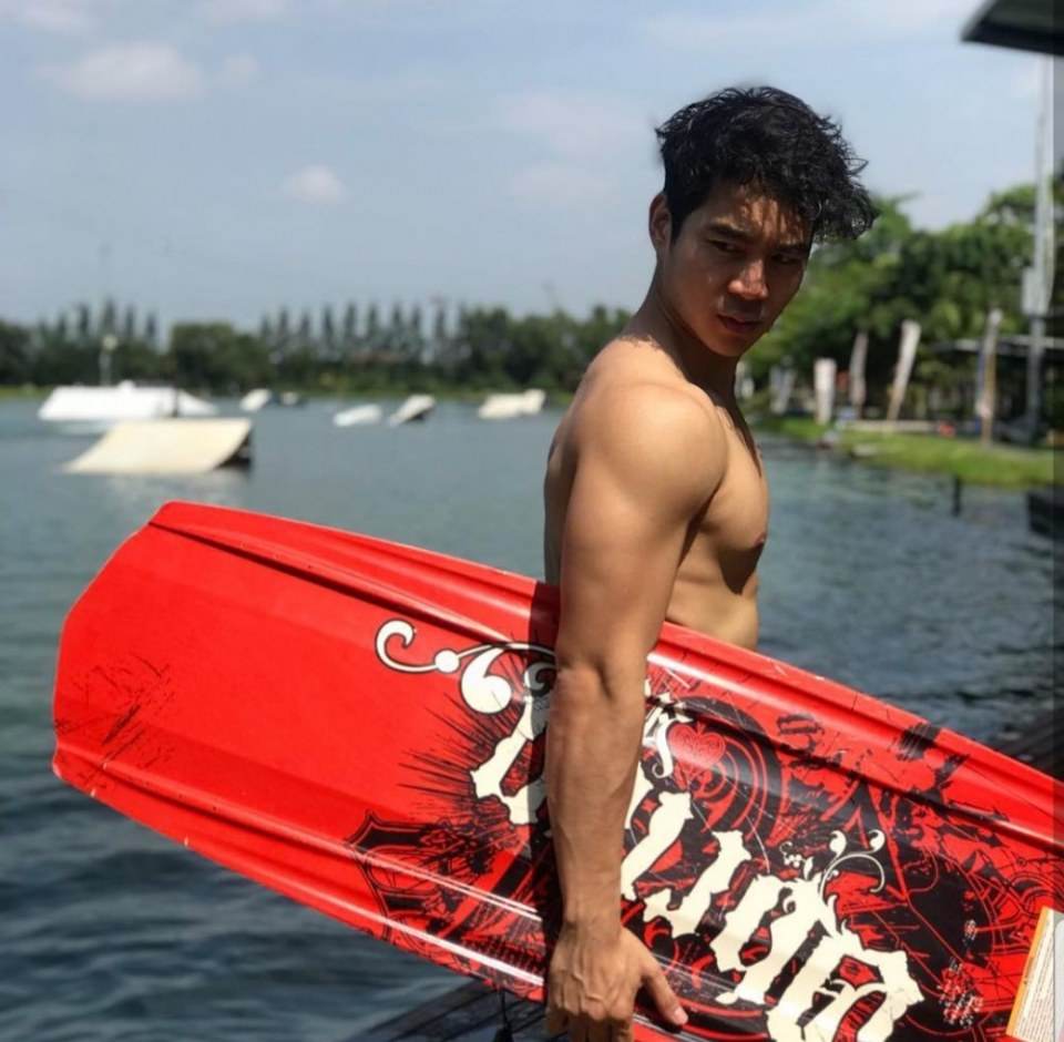 หุ่นแซ่บมาก เอิร์ล พี่หล่ะชอบมากอะ