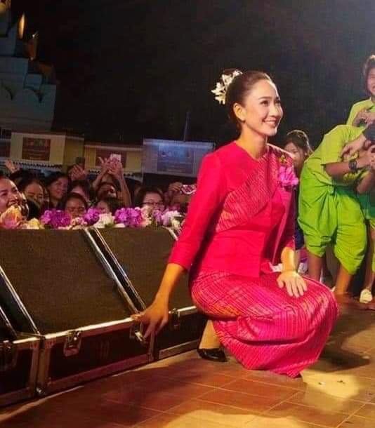 แต้ว ณฐพร งานลอยกระทงที่ร้อยเอ็ด2561