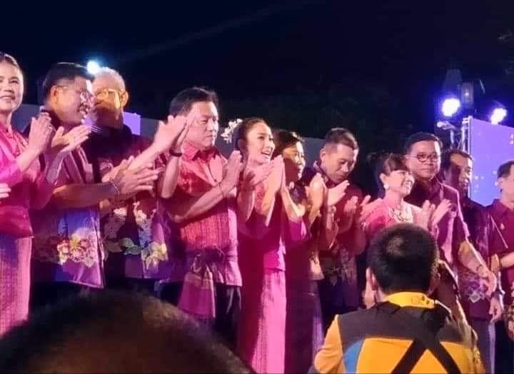 แต้ว ณฐพร งานลอยกระทงที่ร้อยเอ็ด2561