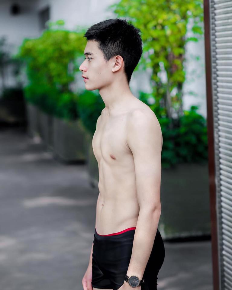 ขาวตี๋ มีกล้าม พิมพ์นิยมเลยฮะ
