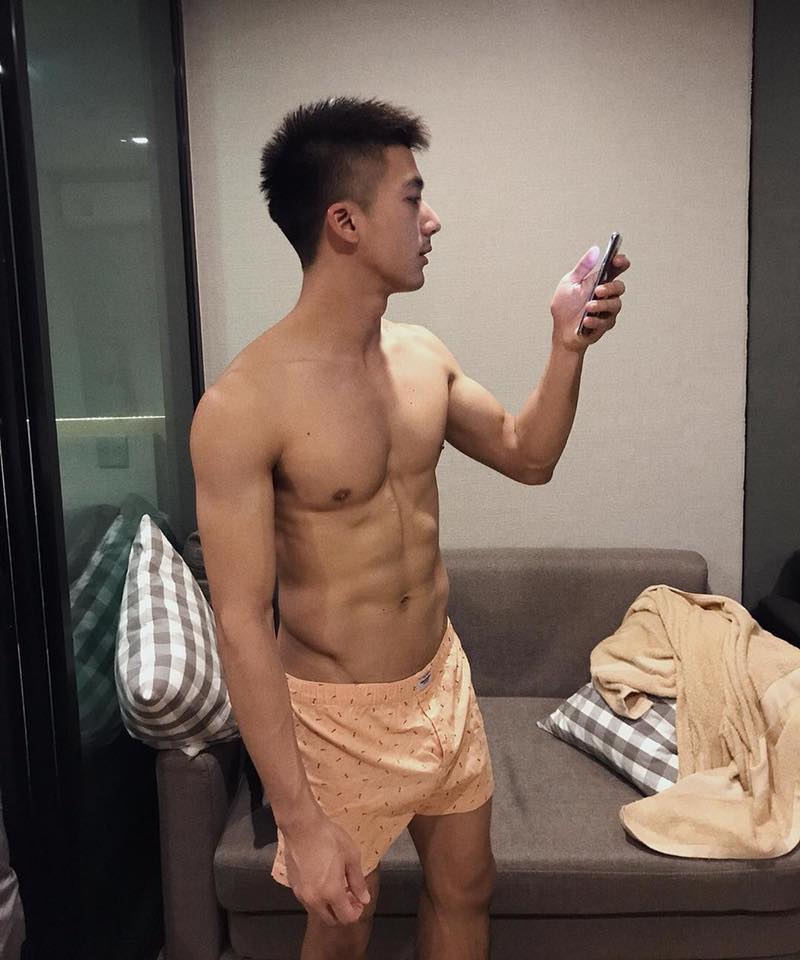 คืนนี้ขอ...รัก...สักทีเถอะนะครับ