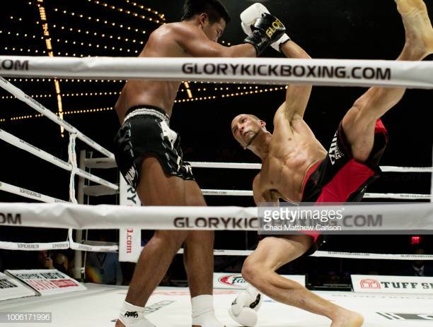Glory of Kicking : เพชรพนมรุ้ง เกียรติหมู่