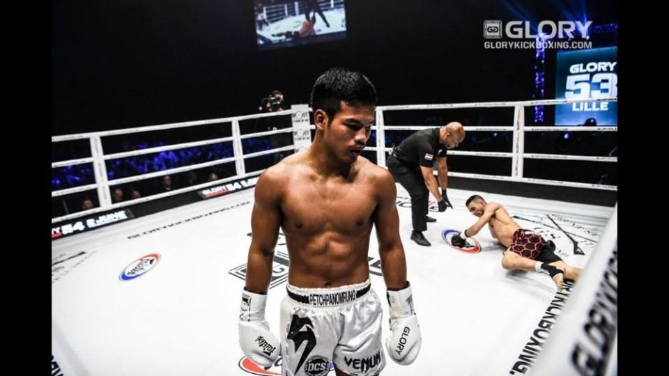 Glory of Kicking : เพชรพนมรุ้ง เกียรติหมู่