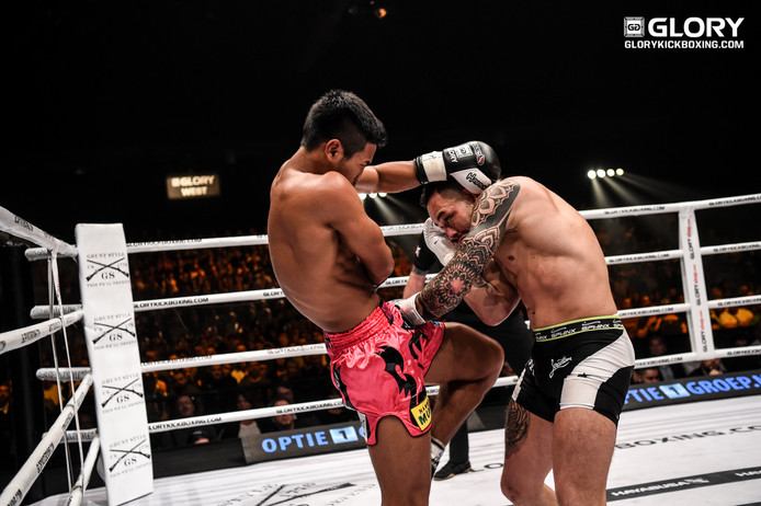 Glory of Kicking : เพชรพนมรุ้ง เกียรติหมู่